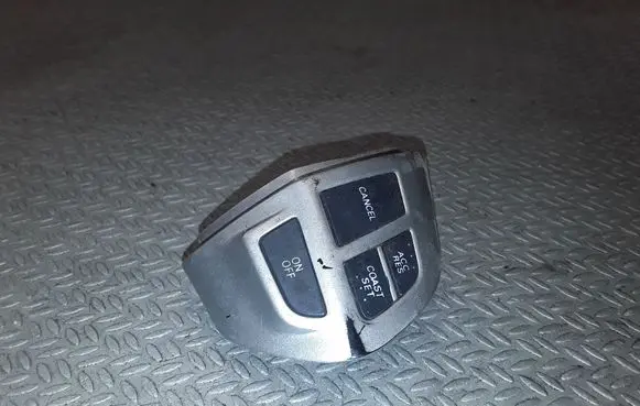 Steering wheel buttons/switches