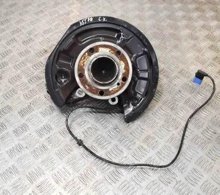 Mercedes-Benz B W246 W242 Rear wheel hub A2460306 A2464230420
