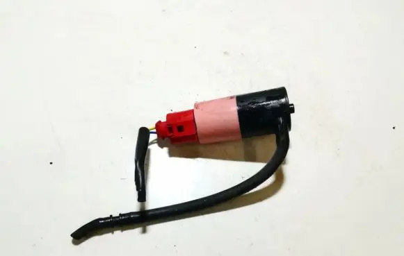 Toyota Yaris Windscreen/windshield washer pump
