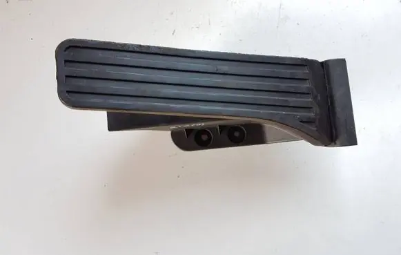 Mercedes-Benz E W212 Accelerator throttle pedal A2043000004