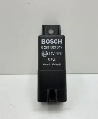 Volvo XC60 Glow plug pre-heat relay 30785663 0281003047