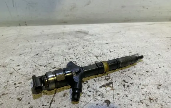 Toyota Corolla Verso AR10 Fuel injector 236700G010 11G11238