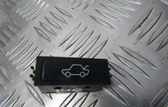 BMW 5 E39 Tailgate opening switch 03052500
