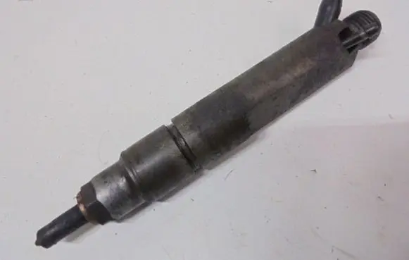 Skoda Octavia Mk1 (1U) Fuel injector 038130201G