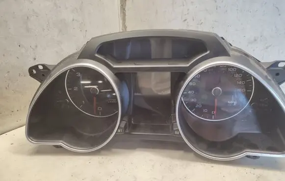 Audi A5 8T 8F Speedometer (instrument cluster) 8T0920983M