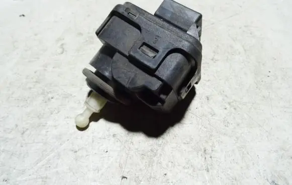 Headlight level adjustment motor