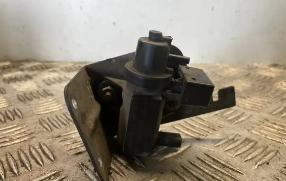 BMW 1 E81 E87 Turbo solenoid valve 7805391