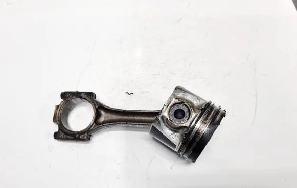 Volkswagen Golf IV Piston with connecting rod