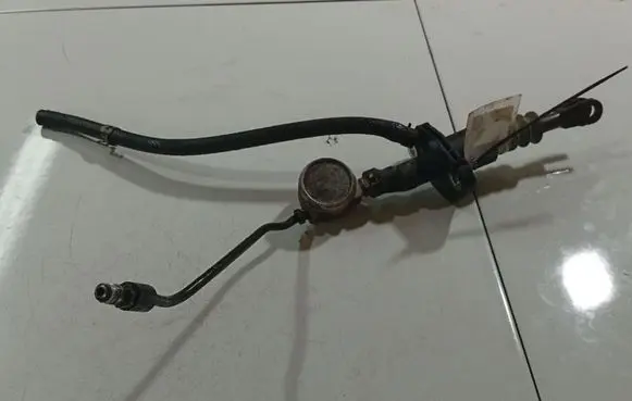 Saab 9-5 Clutch master cylinder 90578481