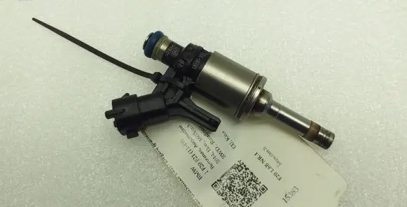 BMW 1 F20 F21 Fuel injector 0261500073 7591623