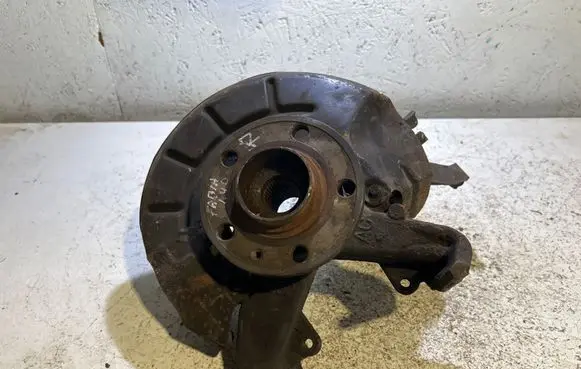 Skoda Fabia Mk1 (6Y) Front wheel hub