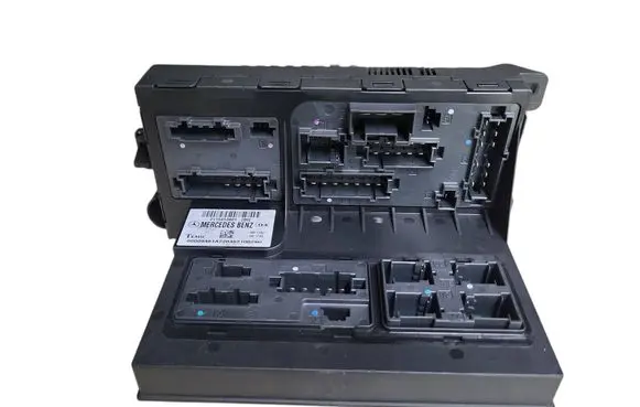 Mercedes-Benz E W211 Fuse module 2115453801