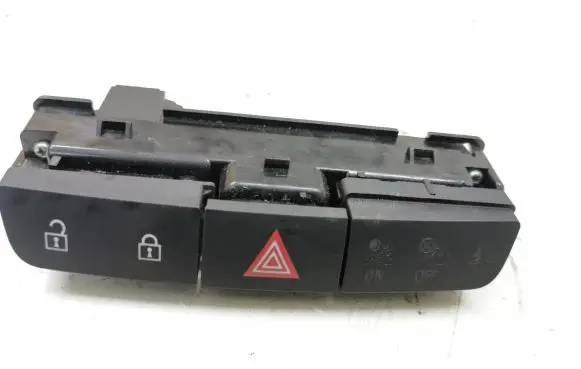 Opel Insignia A Hazard light switch 13271927 GE9040