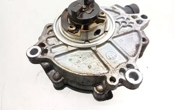 BMW 1 E81 E87 Vacuum pump 7517021 11667517021