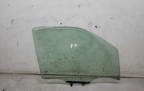 Nissan Pathfinder R51 Front door window glass four-door