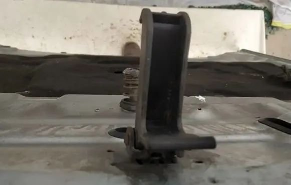 Renault Laguna II Engine bonnet (hood) release handle