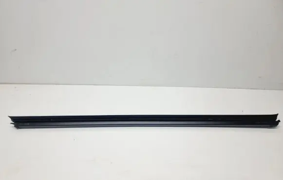 Nissan Qashqai J12 Rubber seal front coupe door window 808356UA0A