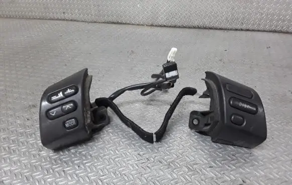 Steering wheel buttons/switches
