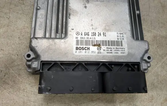 Mercedes-Benz E W211 Engine control unit/module A6461502491 1039S11616 0281012352