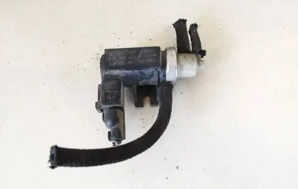 Volkswagen Golf IV Turbo solenoid valve 1j0906627a