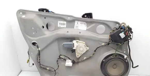 Mercedes-Benz B W245 Front door window regulator with motor A1697202979 994424109