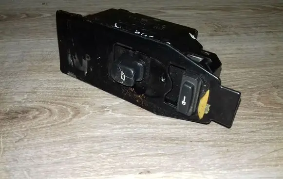 Volvo V70 Electric window control switch 30732817