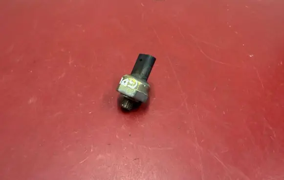BMW X3 G01 Oil pressure sensor 8647488