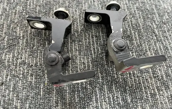 Volkswagen Golf VII Front door upper hinge 8K0831401P 8K0821401P A046574