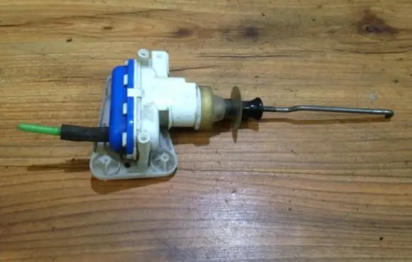 Audi 80 90 S2 B4 Central locking vacuum pump 893862123