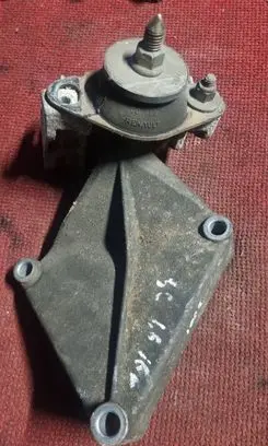 Renault Scenic I Gearbox mounting bracket 7700832251 3297402