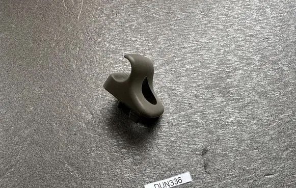 Nissan Patrol Y61 Sun visor clip/hook/bracket 96409VB000