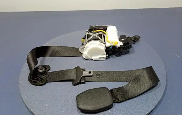 BMW X3 E83 Front seatbelt 7469954