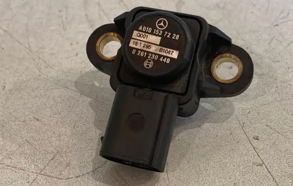 Mercedes-Benz C W204 Air pressure sensor A0101537228 0261230440