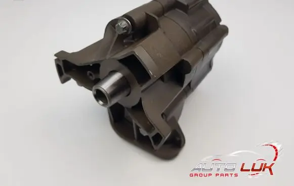 Mercedes-Benz E W213 Oil pump A2561801900