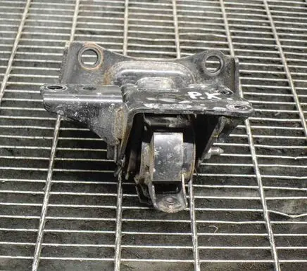 Engine mount bracket