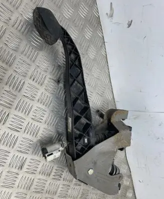Volkswagen Transporter - Caravelle T5 Clutch pedal 7H1721315 PA66GF50