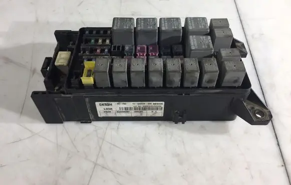 KIA Carnival Fuse module 0K53H L03H