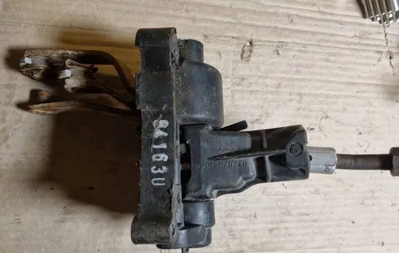 Mercedes-Benz 190 W201 Gear shifter/selector 2012670240