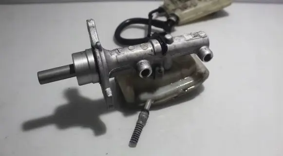 Opel Vivaro Master brake cylinder 93868496