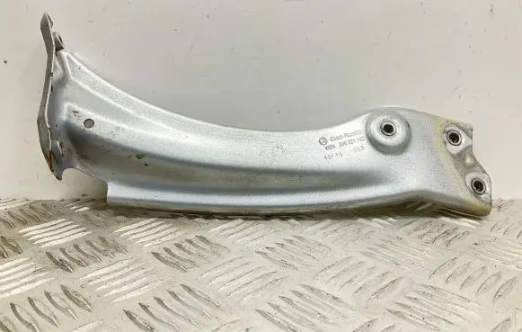 Skoda Superb B8 (3V) Fender mounting bracket 3V0821142