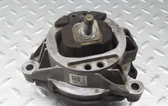 BMW 4 F36 Gran coupe Engine mount bracket 6856184
