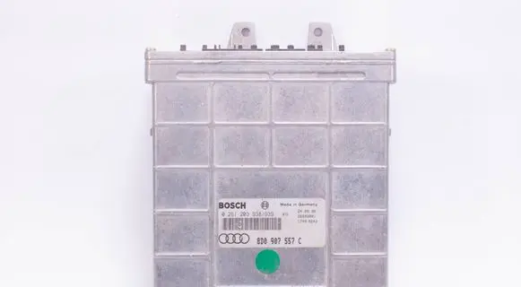 Volkswagen PASSAT B5 Engine control unit/module 8D0907557C 0261203938