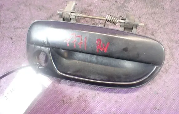 Hyundai Accent Front door exterior handle
