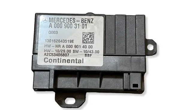Mercedes-Benz CLS C218 X218 Fuel injection pump control unit/module A0009014000 130162643519E A0009003101