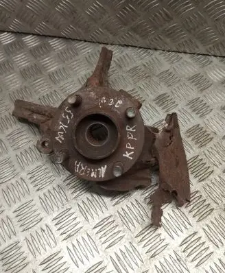 Nissan Almera Front wheel hub