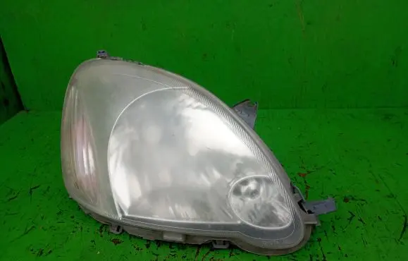 Toyota Yaris Headlight/headlamp