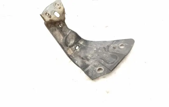Volkswagen PASSAT B7 Fender mounting bracket