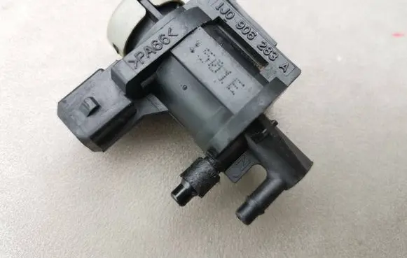 Skoda Octavia Mk1 (1U) Turbo solenoid valve 1J0906283A