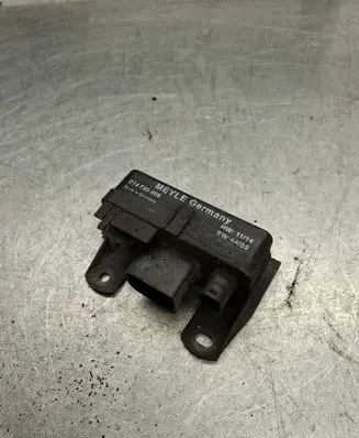 Mercedes-Benz C W203 Glow plug pre-heat relay 