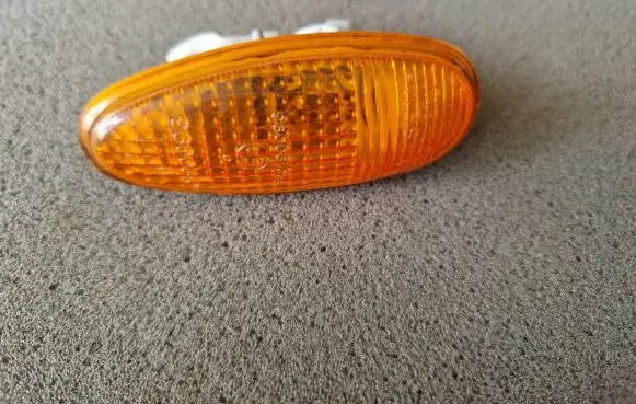 Front fender indicator light